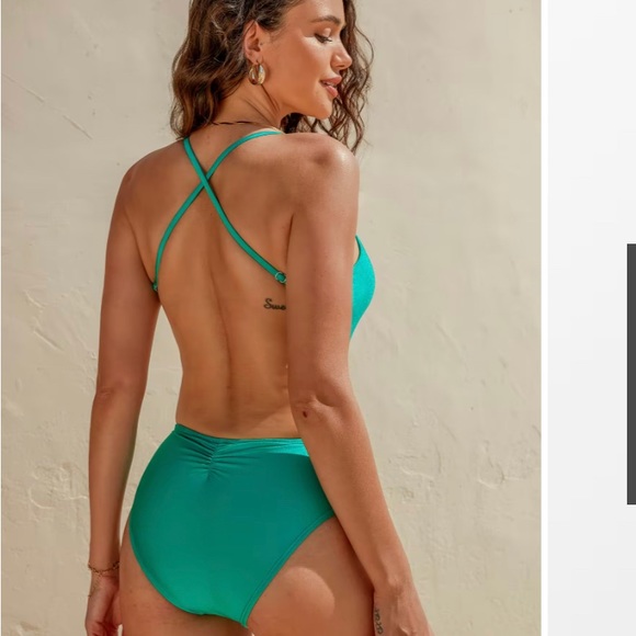 Cupshe Shimmer one piece BNWT - Picture 2 of 3